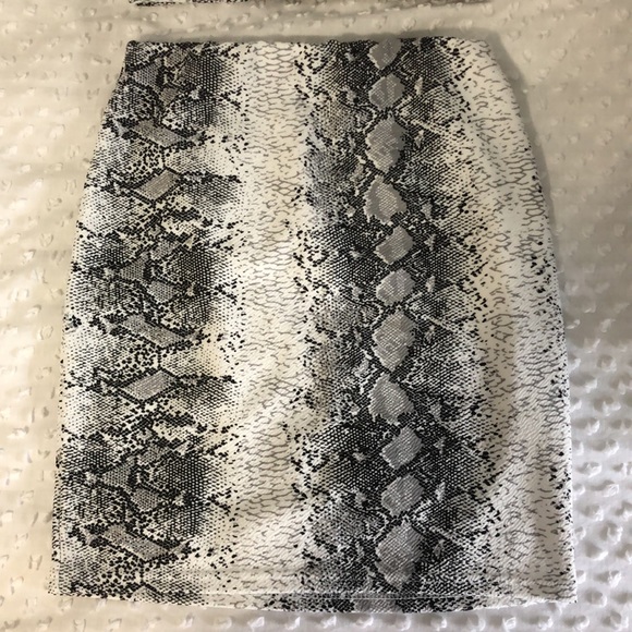 MATCHING SET🤍🤍 - Picture 2 of 3